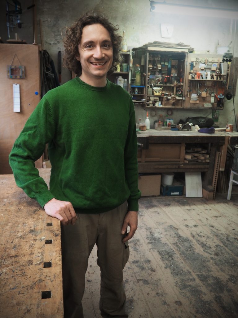 Julian Nagel in der Schreinerei 52 Karlsruhe